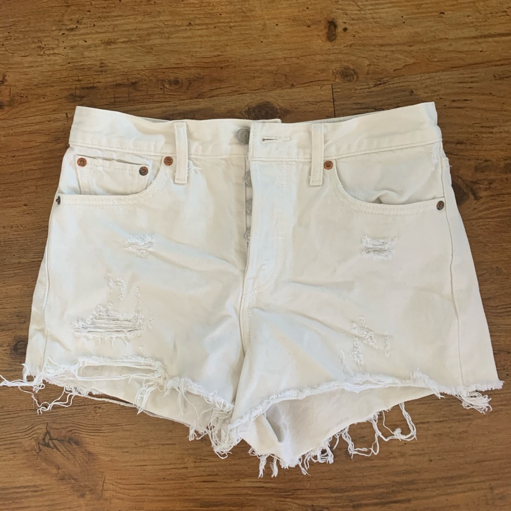 Women’s white Levi’s shorts